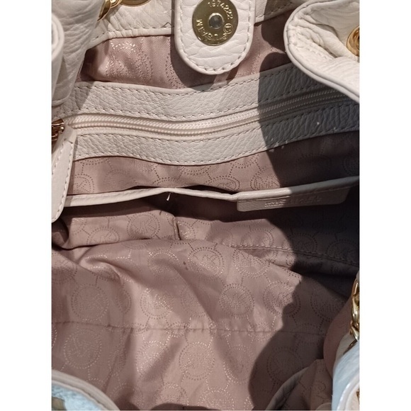 Michael Kors White Pebble Leather Large
Bucket Shoulder Bag - Picture 7 of 8